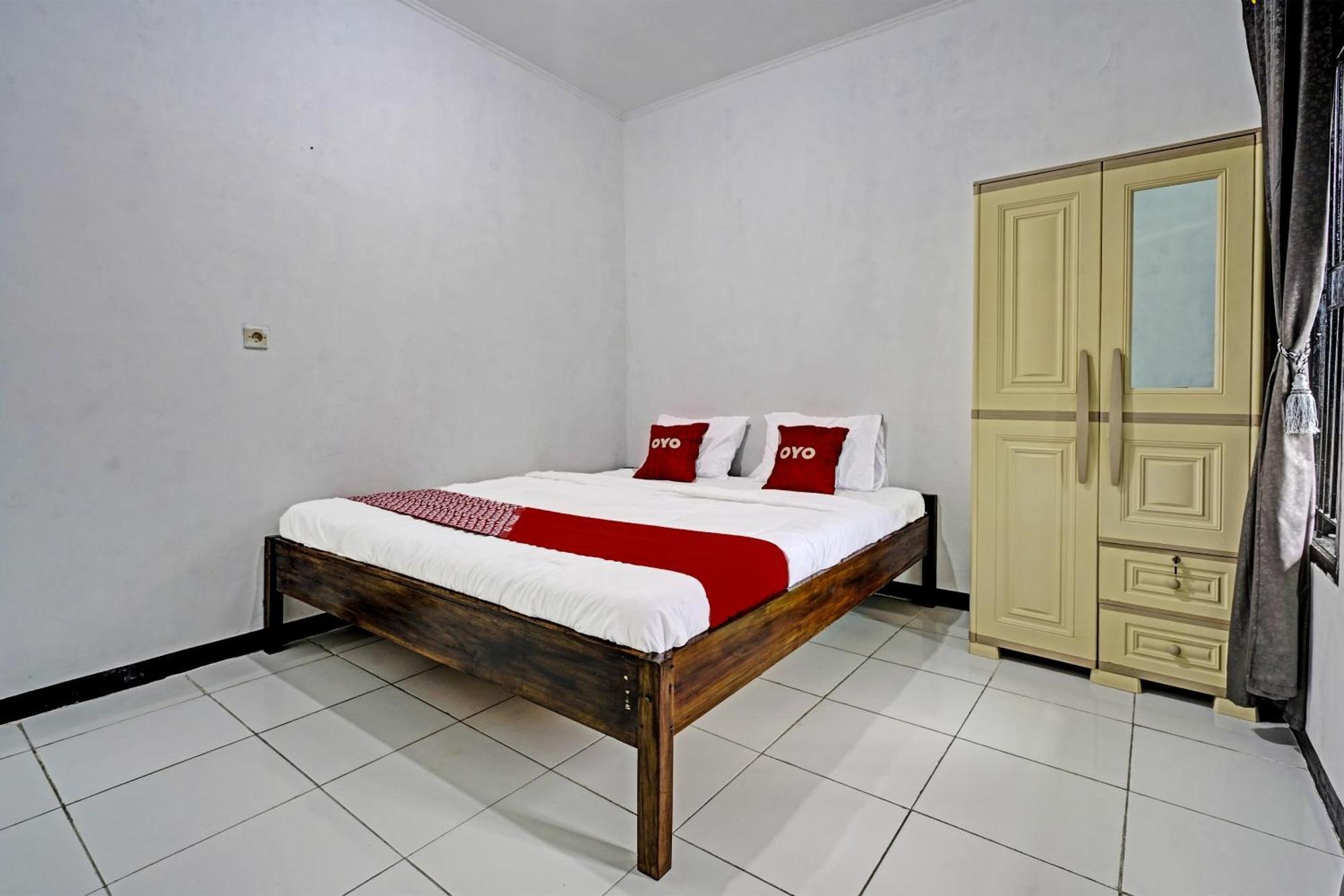 Oyo 91334 Permata Papua Guest House Pameungpeuk  Exterior foto