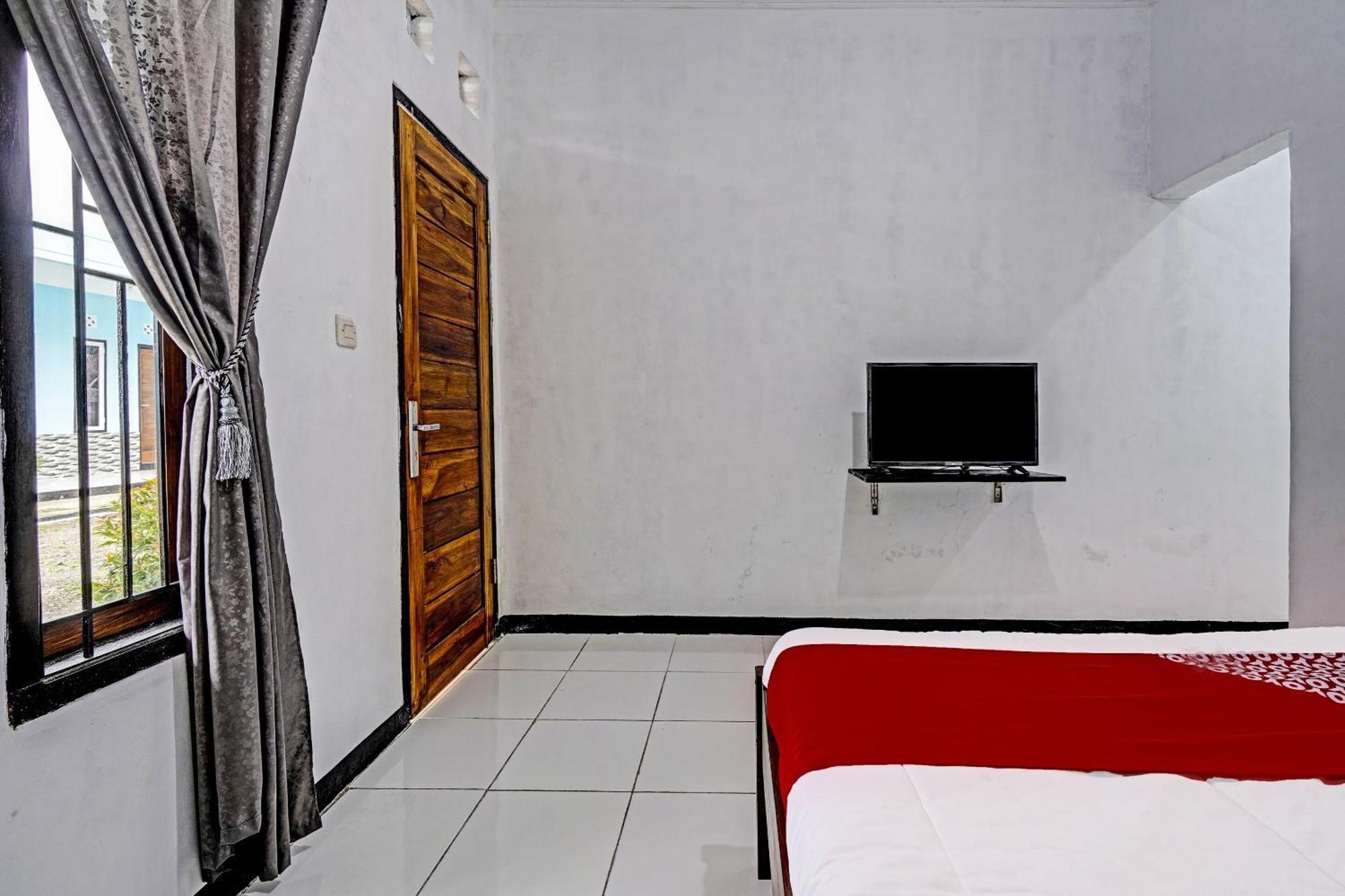 Oyo 91334 Permata Papua Guest House Pameungpeuk  Exterior foto